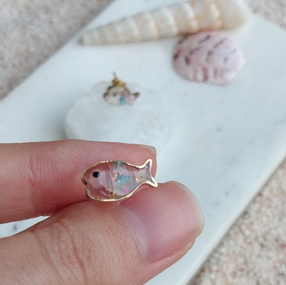 New handmade resin fish earrings - Picture 2 of 4